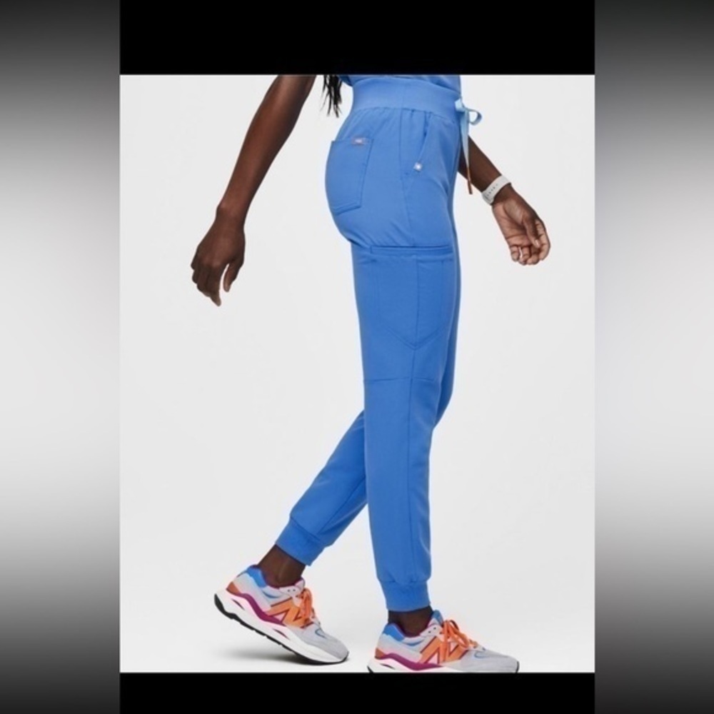 FIGS Women's Royal Blue Scrub Set - Picture 2 of 5